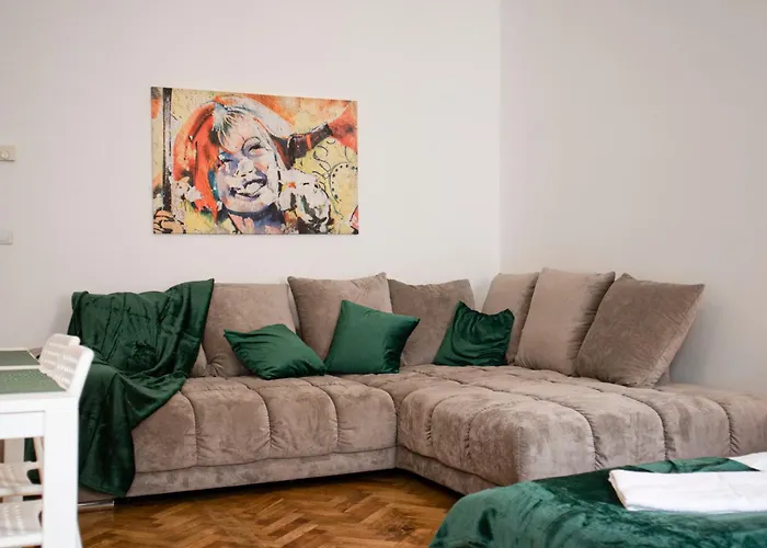 Prime Location & Peaceful Shared 2 Bedroom With Backyard Apartman Bécs